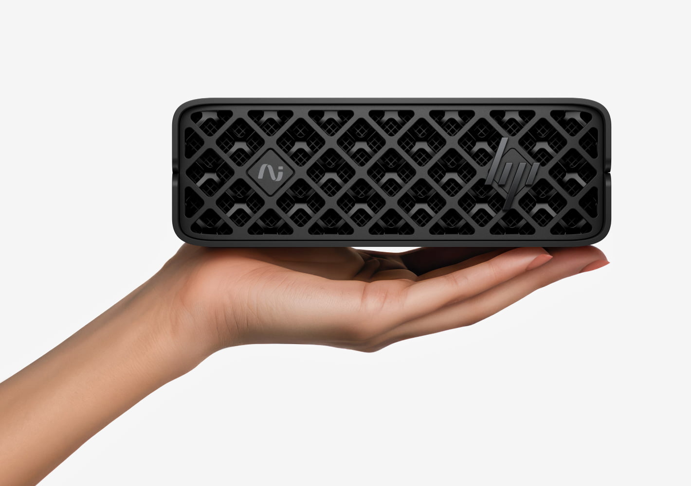 Una mano sostiene HP ZGX Nano